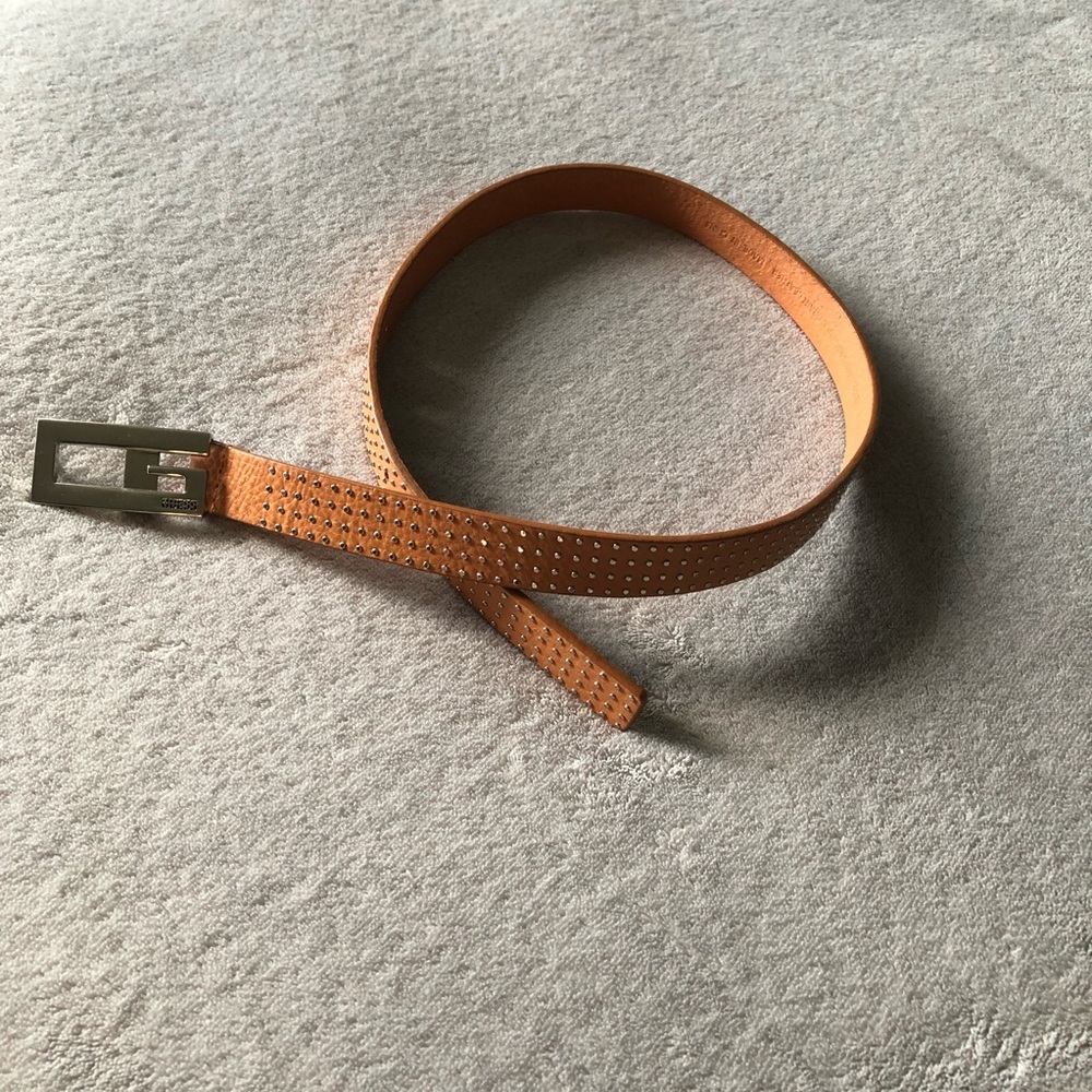 GUESS GENUINE LEATHER TAN & SILVER RIVET BELT w/SILVER BUCKLE SMALL